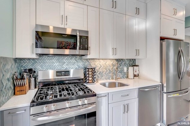 117 Lk St, Bergenfield NJ 07621-2817 exterior