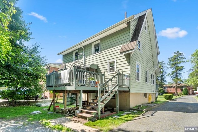 187 Ft Lee Rd, Teaneck NJ 07666-3209 exterior