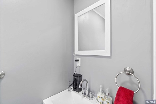 187 Ft Lee Rd, Teaneck NJ 07666-3209 exterior