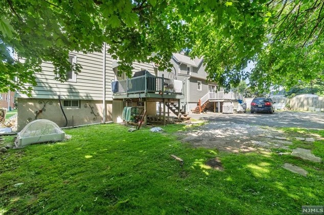 187 Ft Lee Rd, Teaneck NJ 07666-3209 exterior