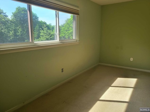 10 Peabody Ct, Teaneck NJ  07666-6484 exterior