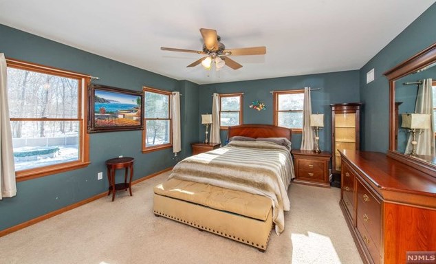 15 John St, West Milford Lakes NJ  07480-2138 exterior