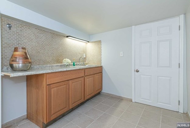 125 Kearney Ave, Jersey City NJ 07305-1632 exterior