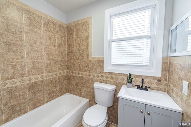 125 Kearney Ave, Jersey City NJ 07305-1632 exterior