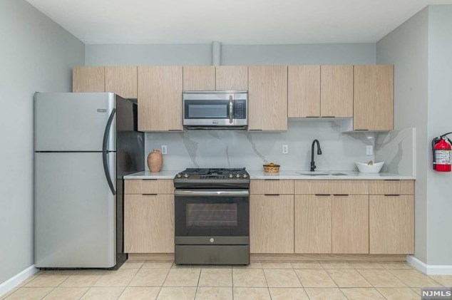 125 Kearney Ave, Jersey City NJ 07305-1632 exterior