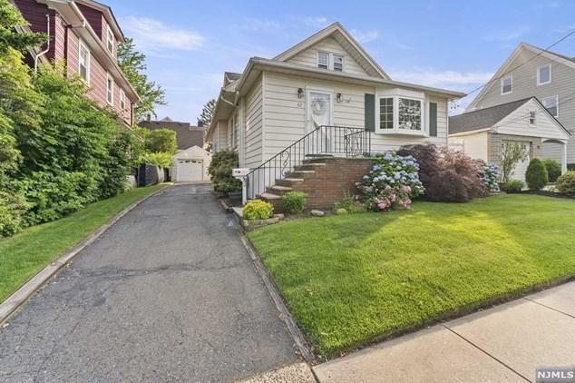 82 Bennett Ave, Kearny NJ  07032-1417 exterior