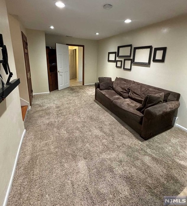 131 Prospect Ter, Teaneck NJ 07666-5823 exterior