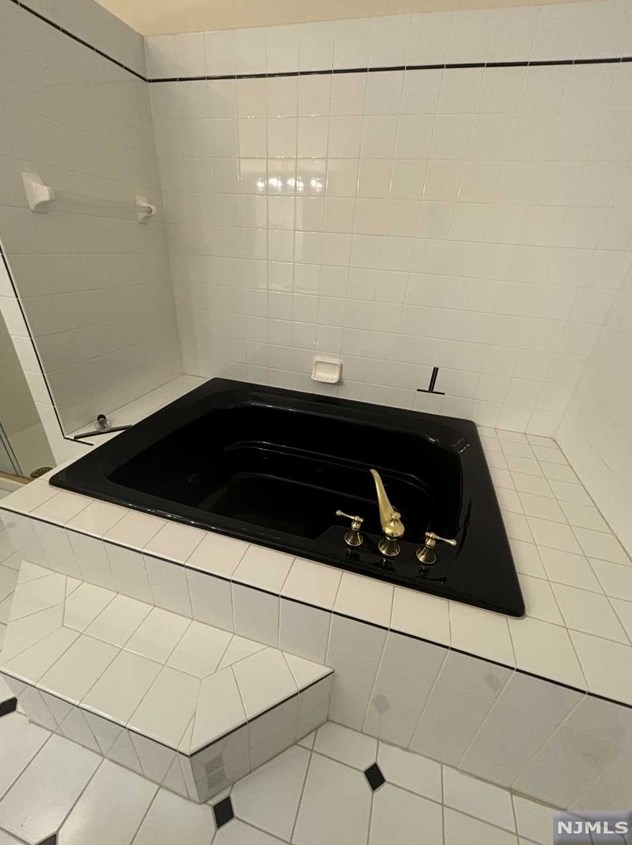 131 Prospect Ter, Teaneck NJ 07666-5823 exterior