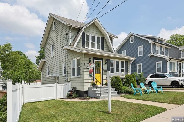 57 Pine St, Bogota, NJ 07603
