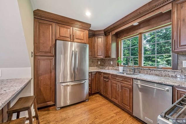 317 Pleasant Ave, Ridgewood NJ  07450-2836 exterior