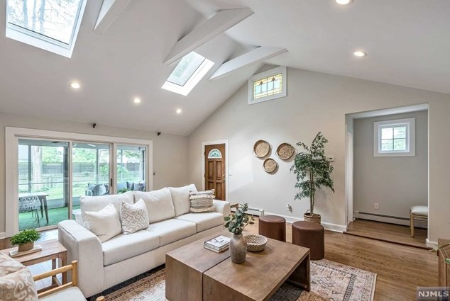 317 Pleasant Ave, Ridgewood NJ  07450-2836 exterior