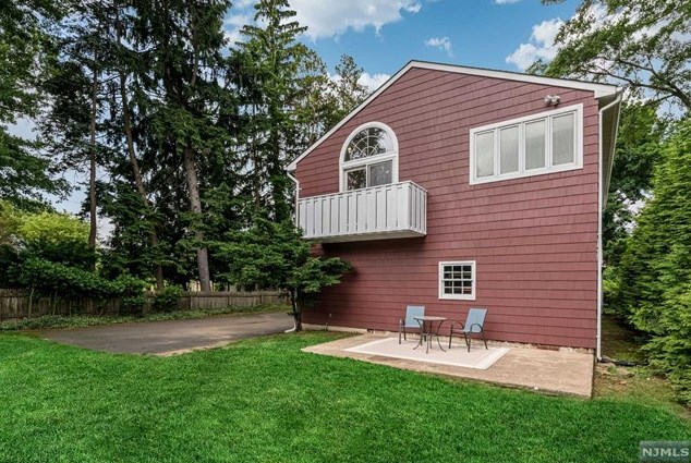 317 Pleasant Ave, Ridgewood NJ  07450-2836 exterior