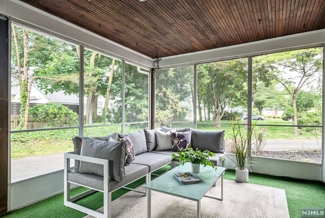 317 Pleasant Ave, Ridgewood NJ  07450-2836 exterior