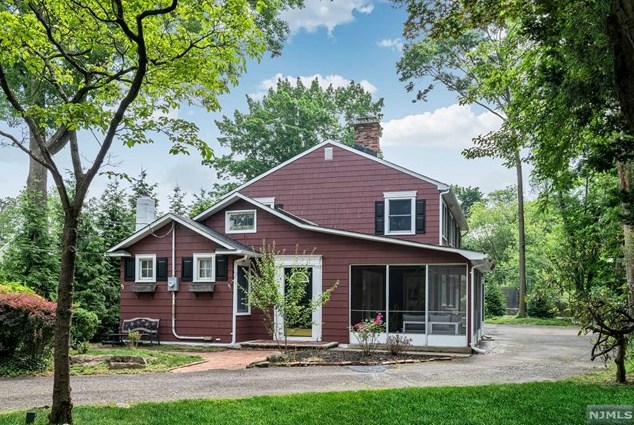 317 Pleasant Ave, Ridgewood NJ  07450-2836 exterior