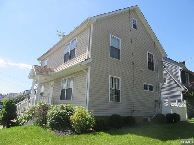 116 Chamberlain Ave, Paterson NJ  07502-1348 exterior