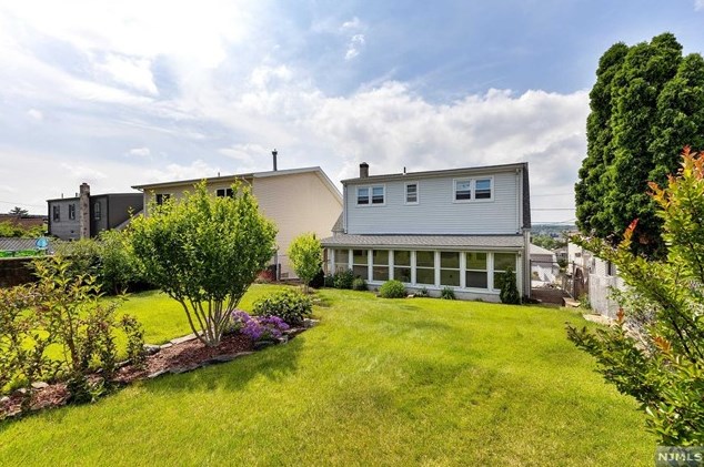 706 8th St, Lyndhurst NJ  07071-3108 exterior