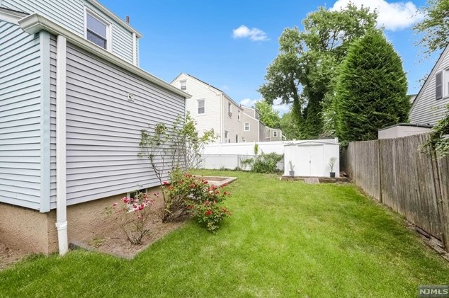 614 Maple Ave, Teaneck NJ 07666-1833 exterior