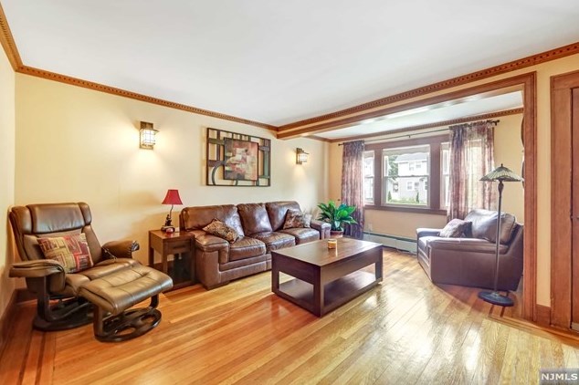 614 Maple Ave, Teaneck NJ 07666-1833 exterior