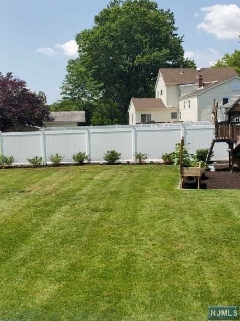 339 Ellen Pl, Paramus NJ  07652-5506 exterior