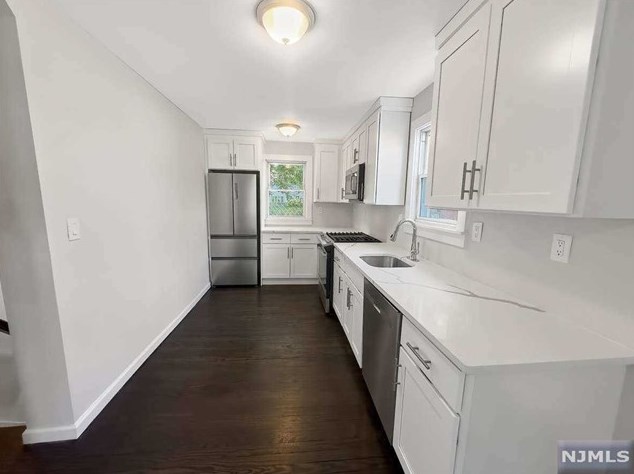 1290 Beaumont Ave, Teaneck NJ 07666-4901 exterior