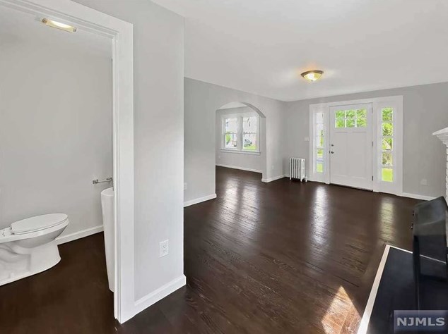 1290 Beaumont Ave, Teaneck NJ 07666-4901 exterior