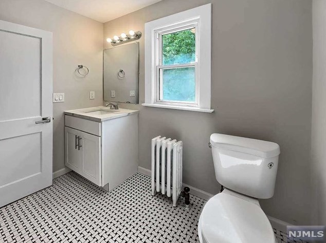 1290 Beaumont Ave, Teaneck NJ 07666-4901 exterior