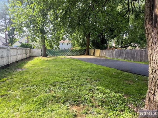 1290 Beaumont Ave, Teaneck NJ 07666-4901 exterior