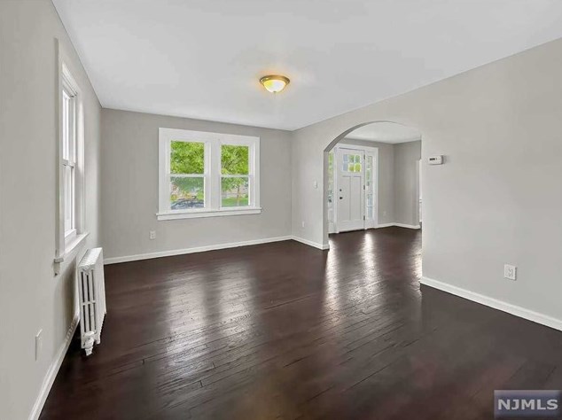 1290 Beaumont Ave, Teaneck NJ 07666-4901 exterior