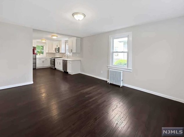 1290 Beaumont Ave, Teaneck NJ 07666-4901 exterior