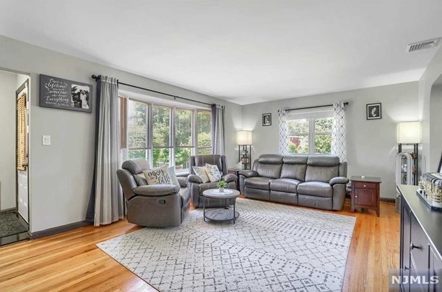 1002 Gln Rd, West Fort Lee NJ 07024-1634 exterior