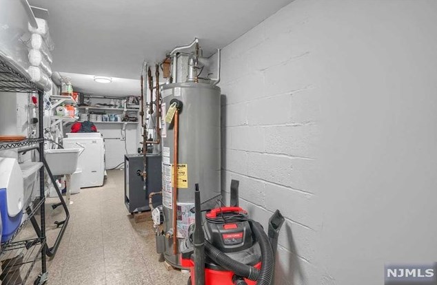 1002 Gln Rd, West Fort Lee NJ 07024-1634 exterior