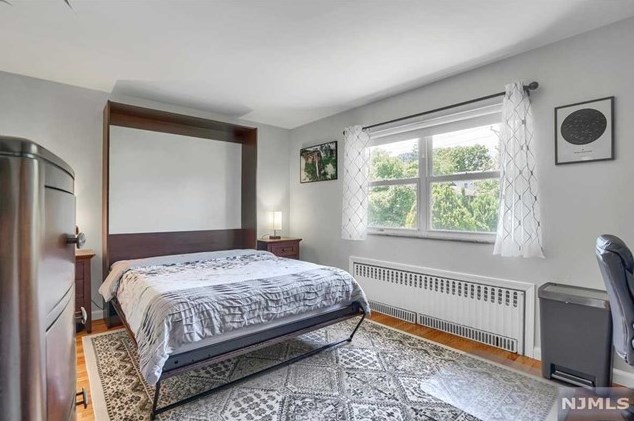 1002 Gln Rd, West Fort Lee NJ 07024-1634 exterior