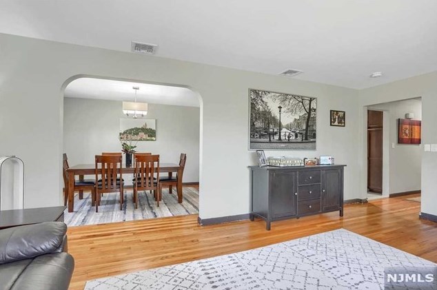 1002 Gln Rd, West Fort Lee NJ 07024-1634 exterior