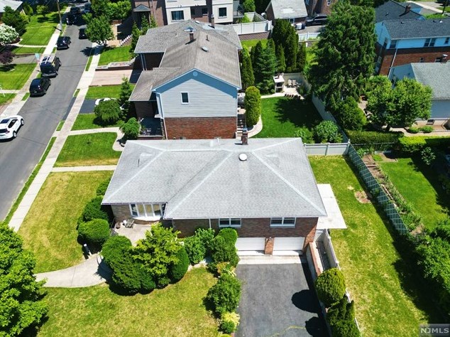 1002 Gln Rd, West Fort Lee NJ 07024-1634 exterior