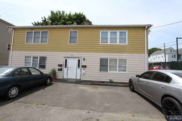 307 Legion Pl, Paterson NJ  07508-1484 exterior