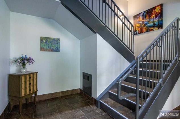 276 Chestnut St, Nutley NJ 07110-2432 exterior