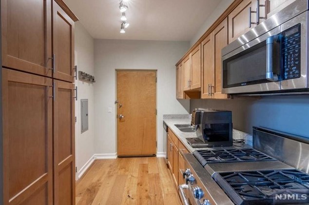 276 Chestnut St, Nutley NJ 07110-2432 exterior