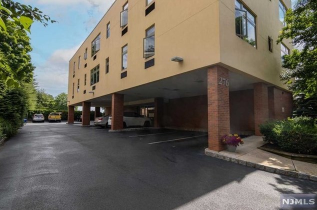 276 Chestnut St, Nutley NJ 07110-2432 exterior