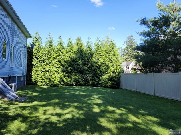 20 Columbus Ave, Closter NJ  07624-2456 exterior