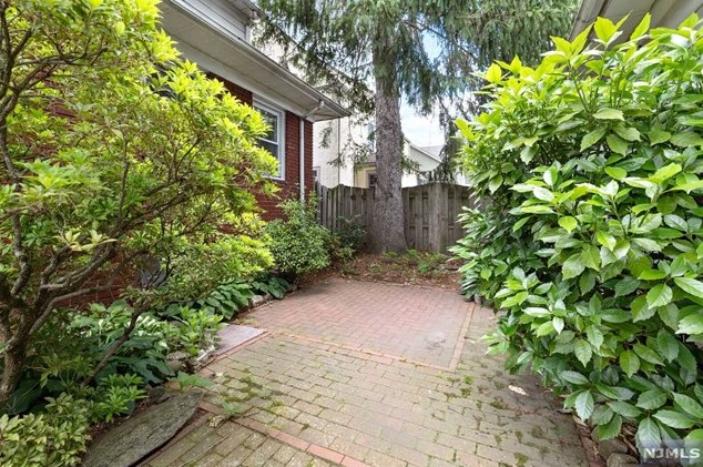 135 Maple St, Rutherford NJ  07070-1718 exterior