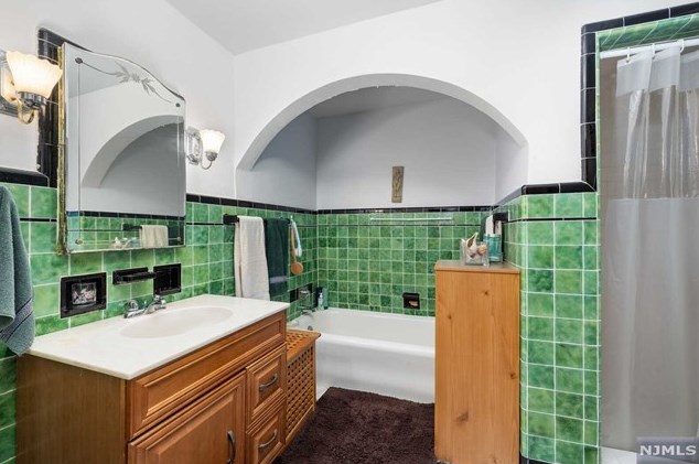 135 Maple St, Rutherford NJ  07070-1718 exterior