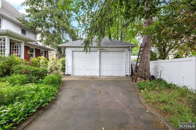 135 Maple St, Rutherford NJ  07070-1718 exterior