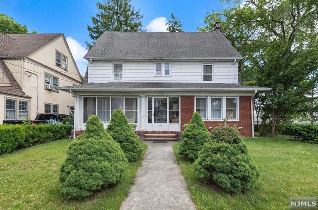 135 Maple St, Rutherford NJ  07070-1718 exterior