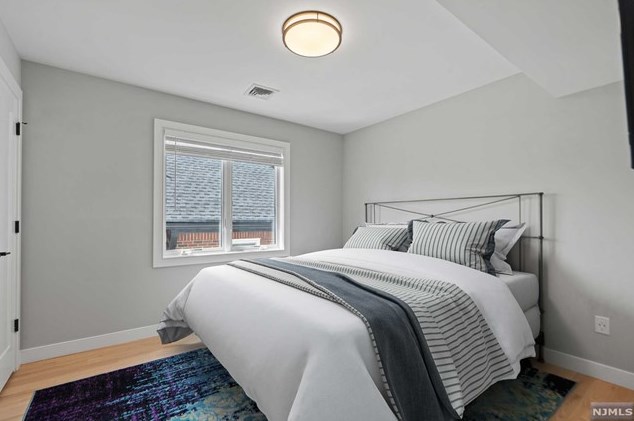 446 Greenmount Ave, Cliffside Park NJ 07010-1633 exterior