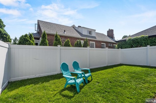 446 Greenmount Ave, Cliffside Park NJ 07010-1633 exterior