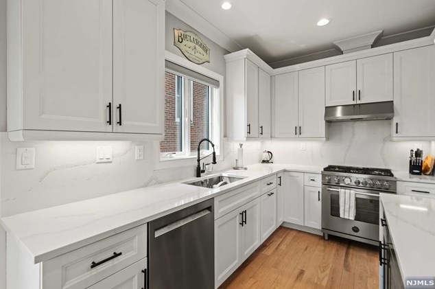 446 Greenmount Ave, Cliffside Park NJ 07010-1633 exterior