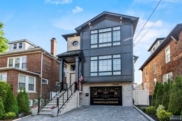 446 Greenmount Ave, Cliffside Park NJ 07010-1633 exterior