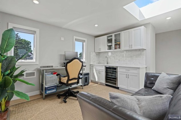 446 Greenmount Ave, Cliffside Park NJ 07010-1633 exterior