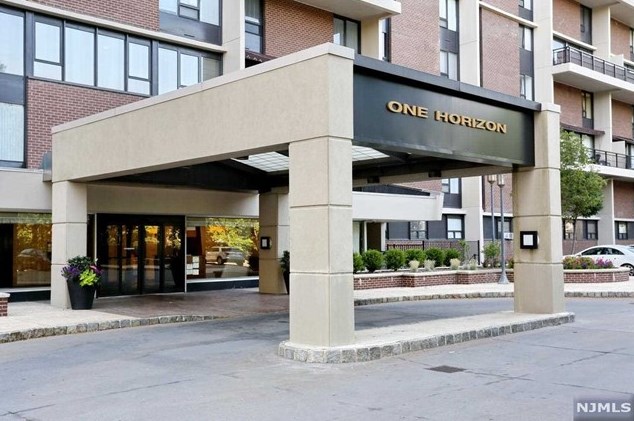 1 Horizon Rd, West Fort Lee NJ 07024-6501 exterior