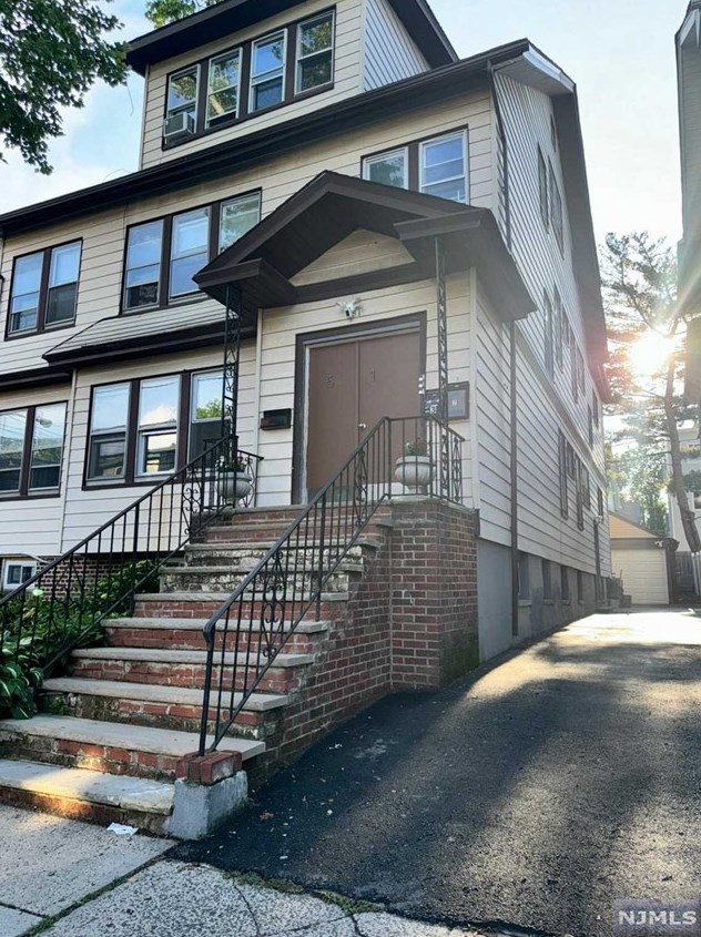 51 Poe Ave, Newark NJ  07106-1507 exterior
